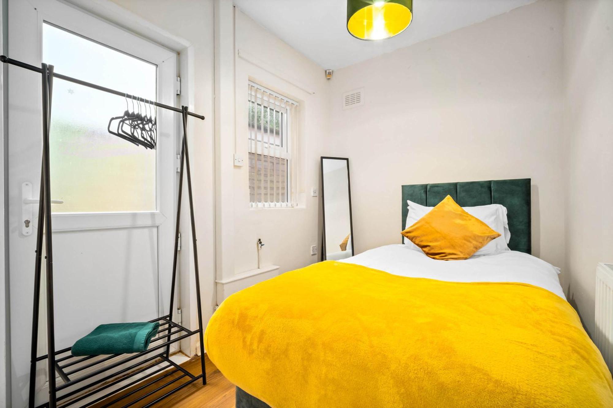 3 Bed House For Contractors & Families And Free Parking Villa Birmingham Eksteriør bilde