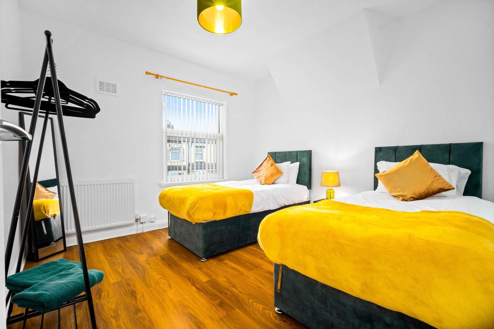 3 Bed House For Contractors & Families And Free Parking Villa Birmingham Eksteriør bilde